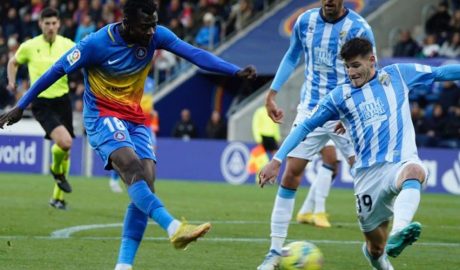 Bundu just en el moment de marcar el gol andorrà davant del Màlaga