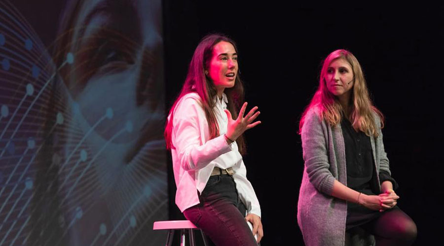 Marta Bertran i Elisenda Bou en l'acte organitzat per Andorra Telecom (Andorra Telecom)