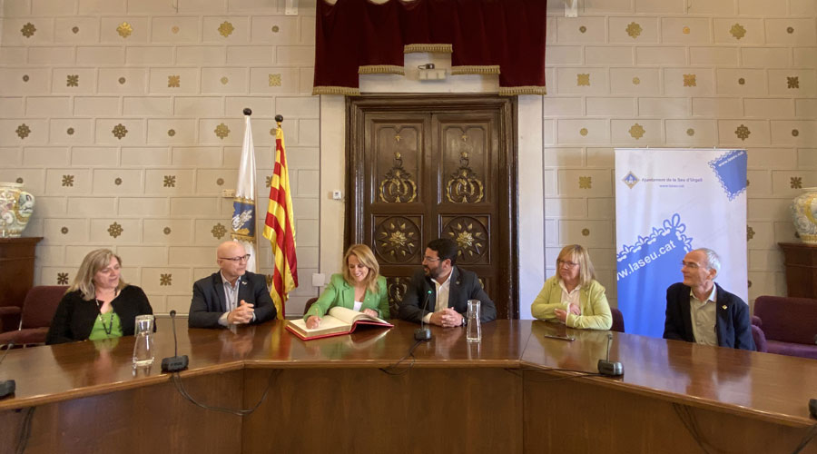 La consellera de la Generalitat, Natàlia Mas a l'Ajuntament de la Seu (Aj. la Seu)