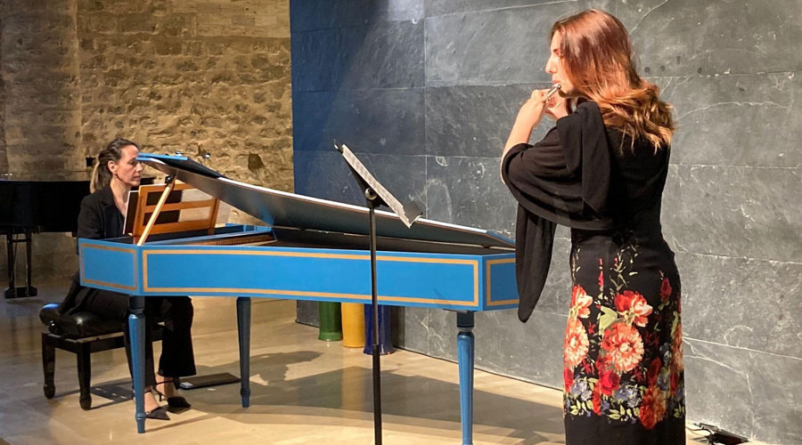 Una alumna del Conservatori de música dels Pirineus durant el seu recital (Aj. la Seu)
