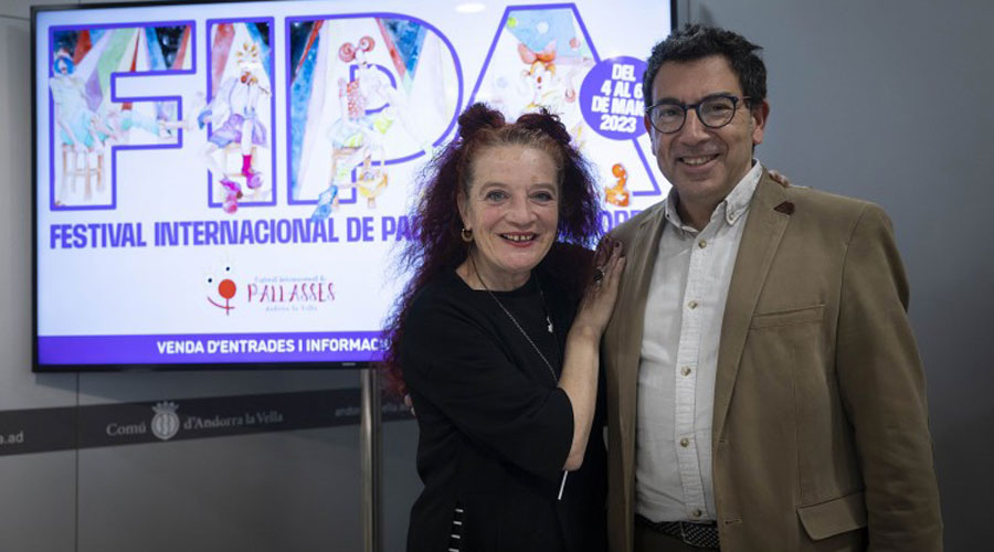 La pallassa de Valls, Pepa Plana, amb el cònsol menor i conseller de Cultura, Miquel Canturri (Andorra Capital)