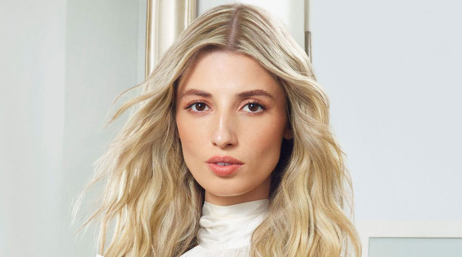 Una noia amb el cabell ben sa (MOROCCANOIL)