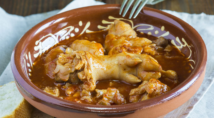 Uns saborosos peus de porc en salsa (Getty images)