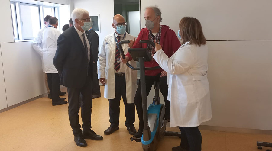 L'home té 65 anys i necessitava el trasplantament d’un pulmó a causa d’una fibrosi pulmonar (Govern.cat)