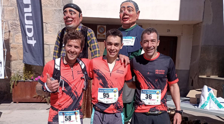 Els tres primers classificats de la categoria masculina de la volta a Peramola (@mountain_moments_team)