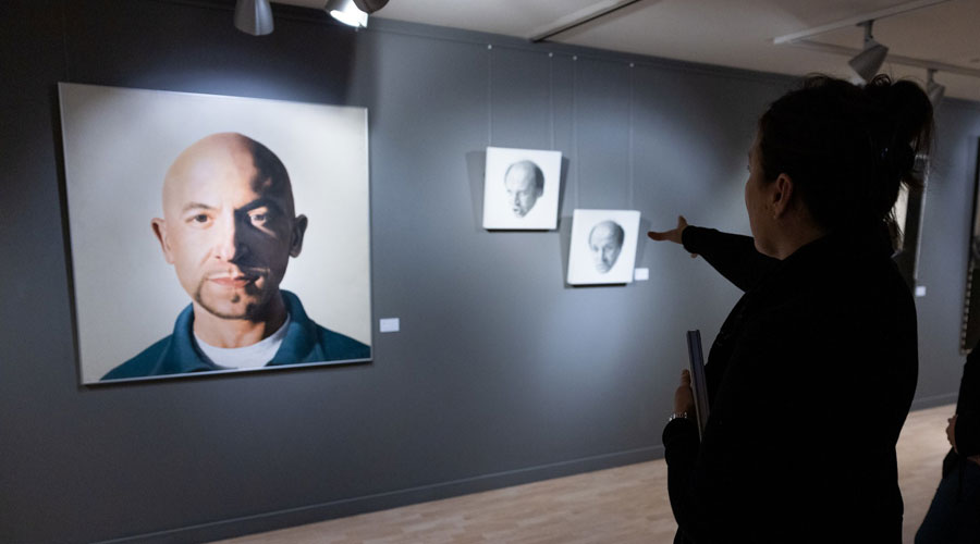 Exposició de l'artista Sam Bosque al CAEE (comuee)