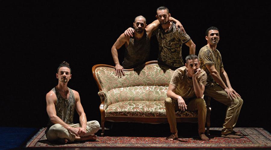 Els ballarins que interpreten l'espectacle Cartes Blanches