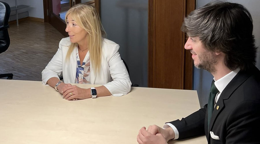 Sandra Codina i Carles Enseñat en una de les visites de presentació que duen a terme (Consell General / arxiu)