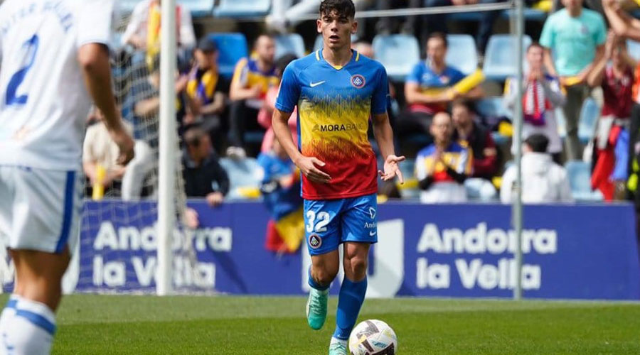 Àlex Valle en una acció del partit FC Andorra - Tenerife (FC Andorra)