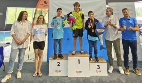 Joves promeses de la natació dalt del podi