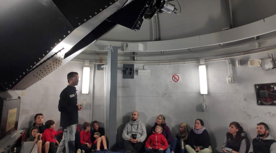Alguns dels visitants a l'observatori del Montsec (Fundació Joan Oró)