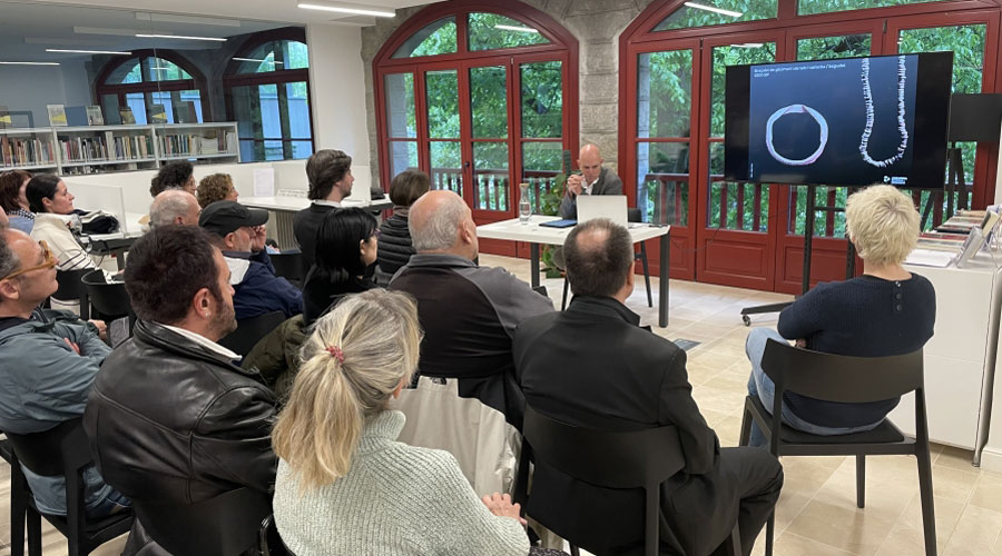 Albert Villaró durant la seva conferència ‘Una petita història cultural andorrana’ (SFGA)