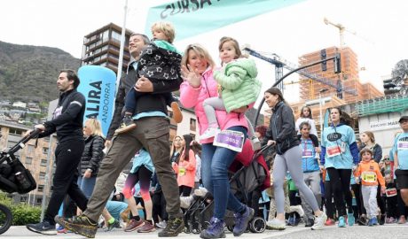 Grans i petits han participat a la Cursa Popular illa Carlemany