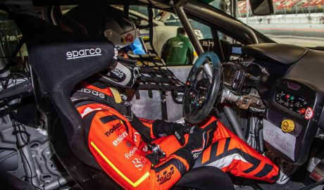 Marc Solsona a l'interior de la seva mecànica