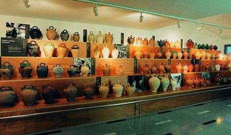Algunes de les peces del Museu del Càntir d'Argentona (Ajuntament
