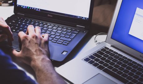 Els teclats d'uns ordinadors portàtils
