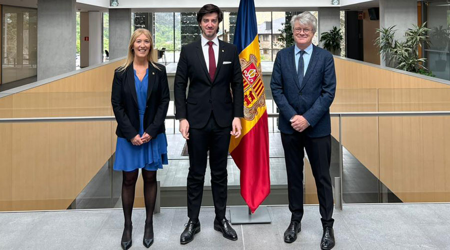 Els síndics Codina i Enseñat amb l'ambaixador francès (dreta) Jean-Claude Tribolet (Consell General)