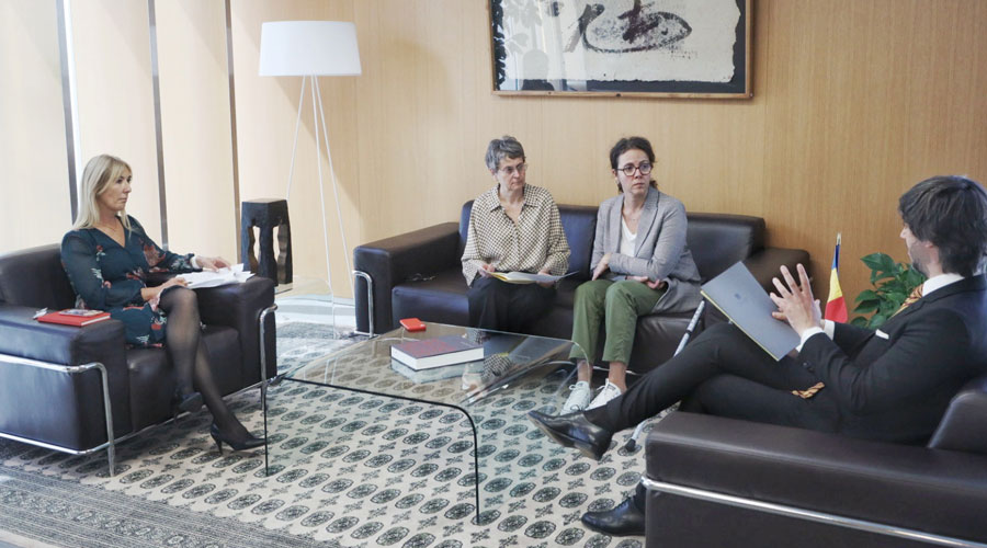 Els síndics reunits amb Susanna Vela i Judith Salazar, del grup parlamentari del PS