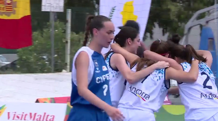 Alegria de la selecció 3x3 de bàsquet femení en assegurar-se una medalla (ATV)
