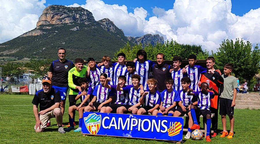 La plantilla del CF Organyà infantil, campió de la seva categoria (CF Organyà)
