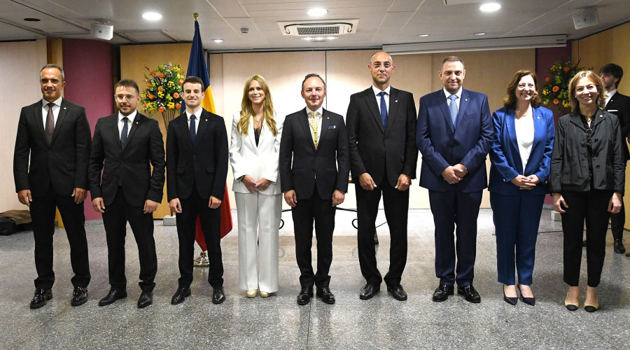 Els secretaris d'Estat un cop han pres possessió del càrrec amb Espot al centre der la imatge (SFGA)