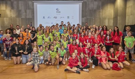 Els nedadors de la FAN en l'acte de lliurament de premis i reconeixements de la Copa d'Andorra