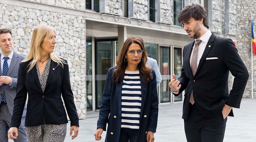 Sandra Codina, Najat Maalla M'jid i Carles Enseñat (Consell General)