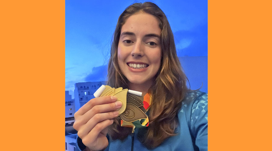 La nedadora andorrana, Nàdia Tudó, amb la seva segona medalla als Jocs de Malta (FAN)
