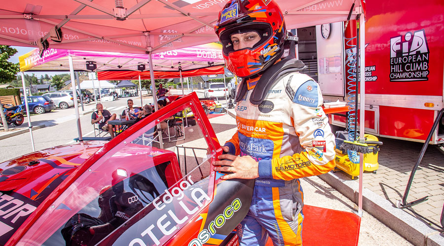 Edgar Montellà al costat del seu vehicle (FotoEsport)