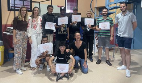 Els joves que han rebut el diploma de la formació relacionada amb la construcció