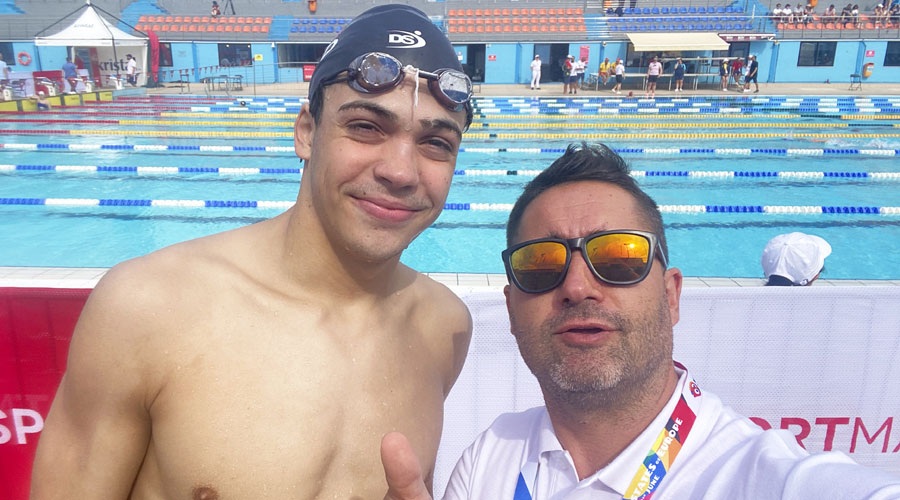  nedador, Kevin Teixeira, al costat del seu tècnic (FAN)