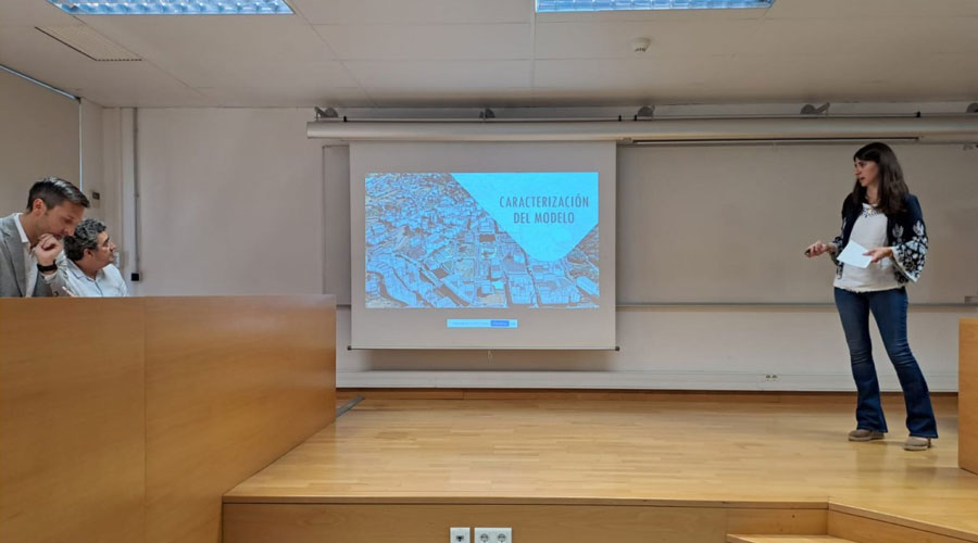 La investigadora de l'AR+I, Patricia Borges, defensant la seva tesi doctoral (AR+I)