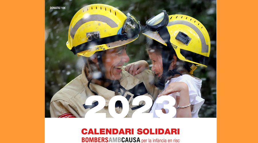 Portada del calendari de Bombers amb causa d'enguany. Ara es prepara el de 2024