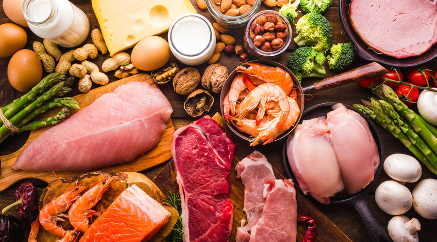 Un escampall d'aliments rics en proteïnes (iStock)