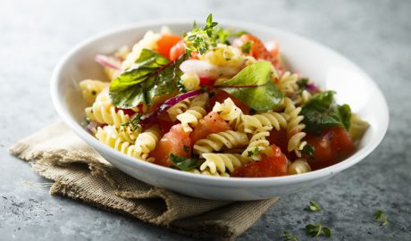 Amanida de pasta ben refrescant per a l'estiu