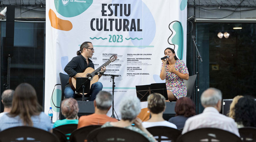 Concert de David Sanz i Roser Puigbó en els Dijous a la Fresca, a la Massana (Eduard Comellas)