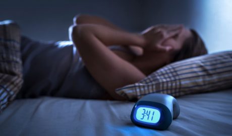 Una dona amb problemes per a dormir