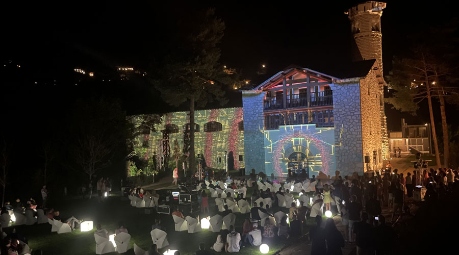 Una de les imatges que va deixar la nit passada als exteriors de l'edifici de l'antiga Ràdio Andorra (Comú d'Encamp)