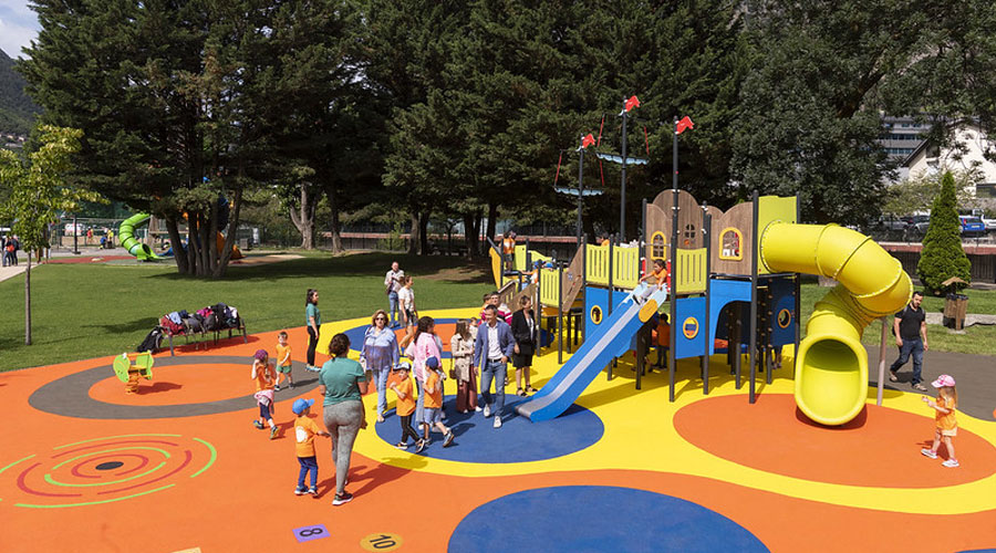Estrena dels nous espais de joc i descans al Parc Central (Comú d'Andorra la Vella)
