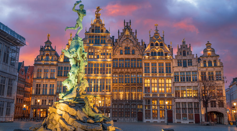 Bellesa arquitectònica a Anvers amb una estàtua de Rubens (Getty images)