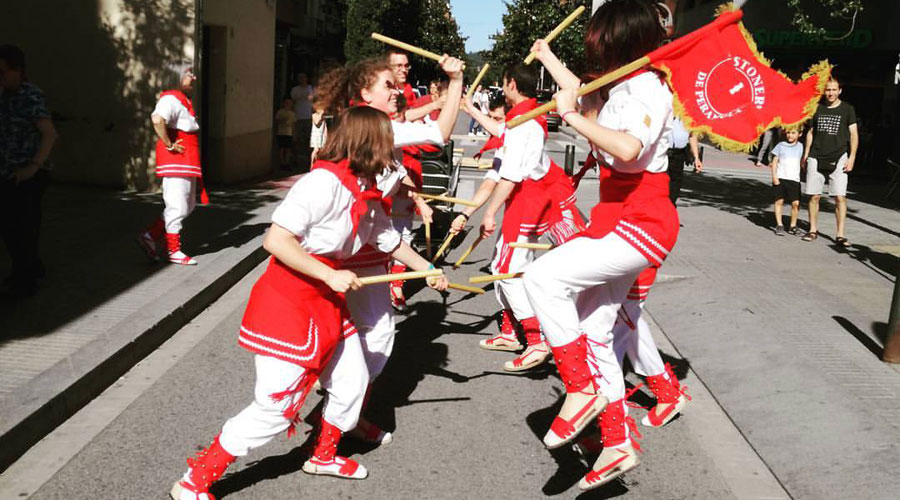 La Colla de Bastoners de Peramola durant una actuació (CCAU)