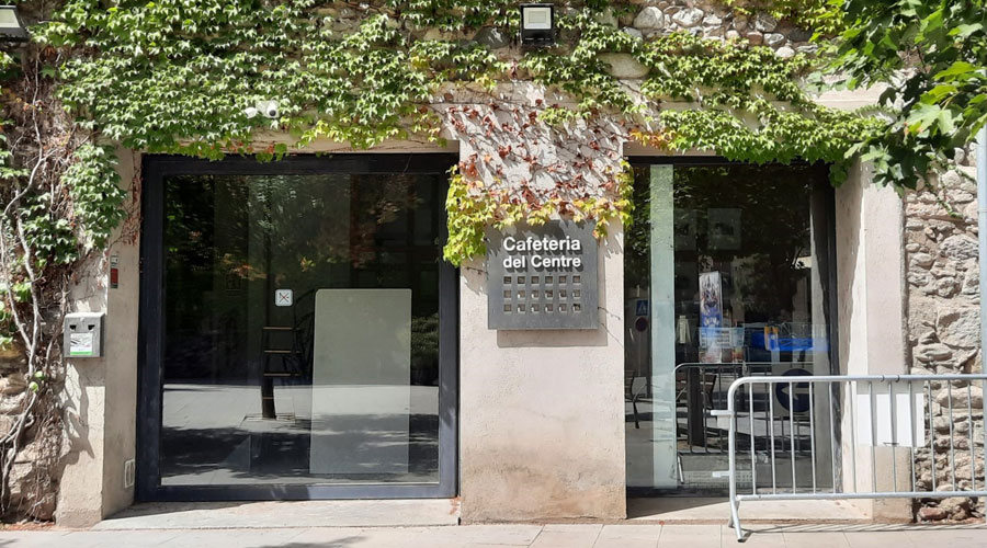 Entrada al bar del Centre Cívic El Passeig de la Seu (Aj. la Seu)