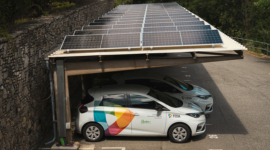 Les plaques solars de FEDA que alimentaran els seus vehicles elèctrics (FEDA)