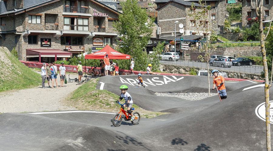 La parròquia de la Massana ja espera La Vuelta (Eduard Comellas)