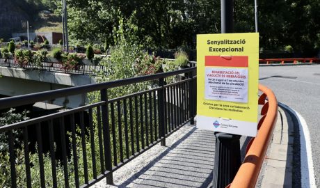 Senyalització indicant els treballs a Riberaigües