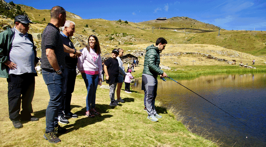 Les autoritats al Cubil "provant sort" (Comú d'Encamp)