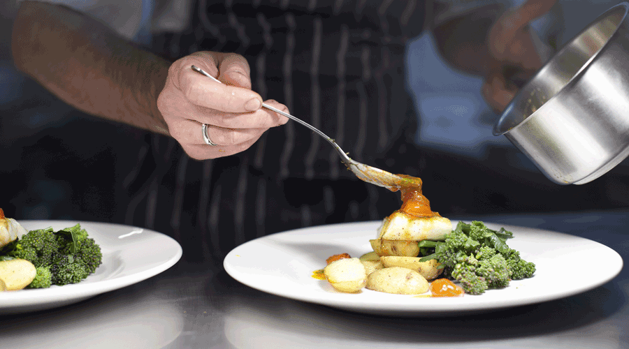 Plats saludables amb racions raonables quant a la quantitat (iStock)