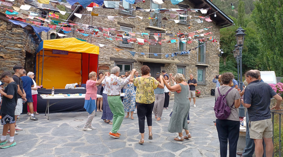 Ballada de sardanes a la festa major de Sornàs (Clara Font)