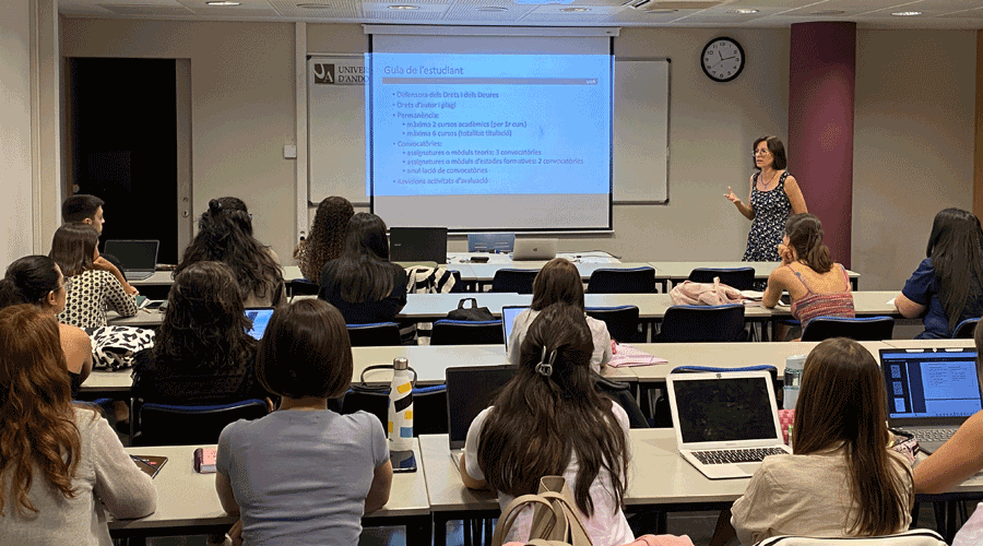 Ana Freire impartint una classe (UdA)