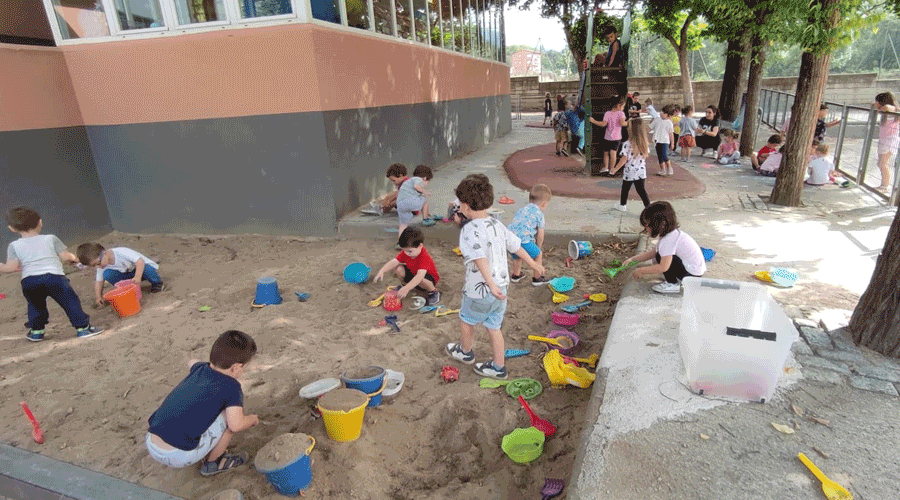 Alumnes de l'escola Albert Vives de la Seu en el primer dia de classe (Aj. la Seu)